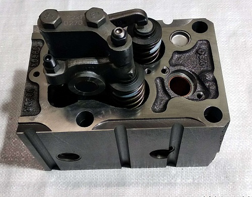 Головка блока цилиндров AZ1034040030 HOWO D10 Euro5 Bosch (в сборе) Головка блока цилиндров AZ1034040030 HOWO D10 Euro5 Bosch (в сборе)
